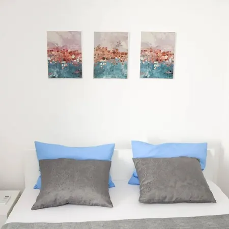 Stylish Okrug Gornji With Terrace And Patio Apartment