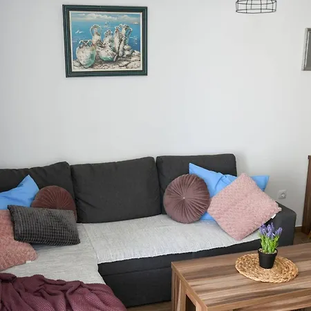 Apartment Stylish Okrug Gornji With Terrace And Patio