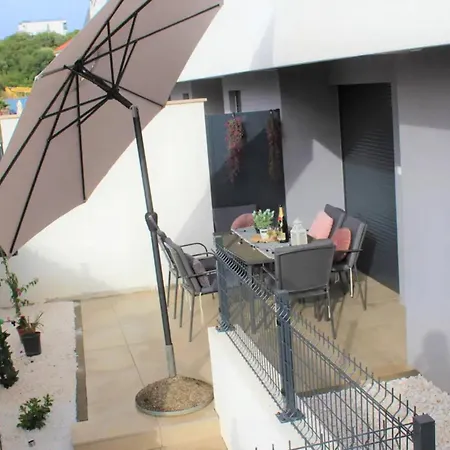 Apartment Stylish Okrug Gornji With Terrace And Patio